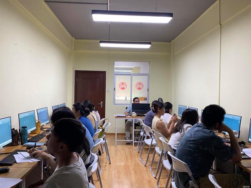 软件开发培训：行业风向标下的趋势与发展